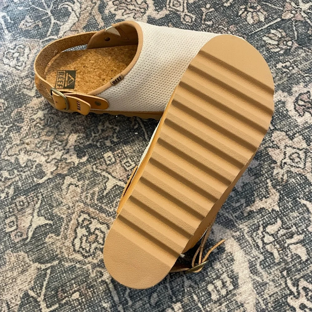 Women’s Reef Clogs - Picture 3 of 3